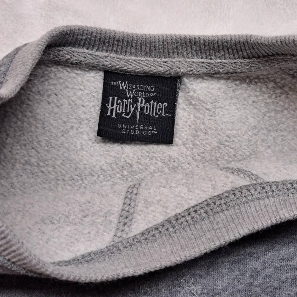 Universal Studios Harry Potter Gryffindor Sweatshirt Small Gray Raw Hem Patch